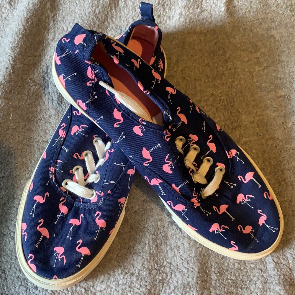 Old Navy size 5 flamingo tennis shoe